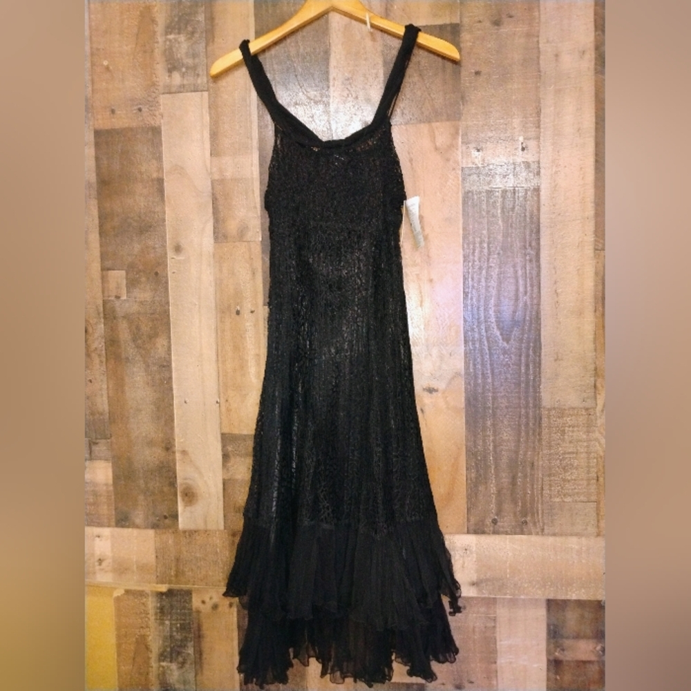 NWT Komarov Black Cocktail Crinkle Tiered Bottom Dress Size Medium Midi